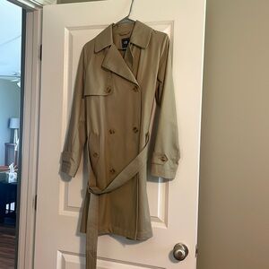 Size Small Gap trench coat
